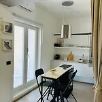 Lejlighed Fijersa - Serene Seaview Retreat