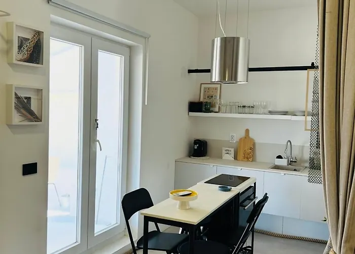 아파트 Fijersa - Serene Seaview Retreat